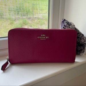 COACH Accordion Zip Wallet